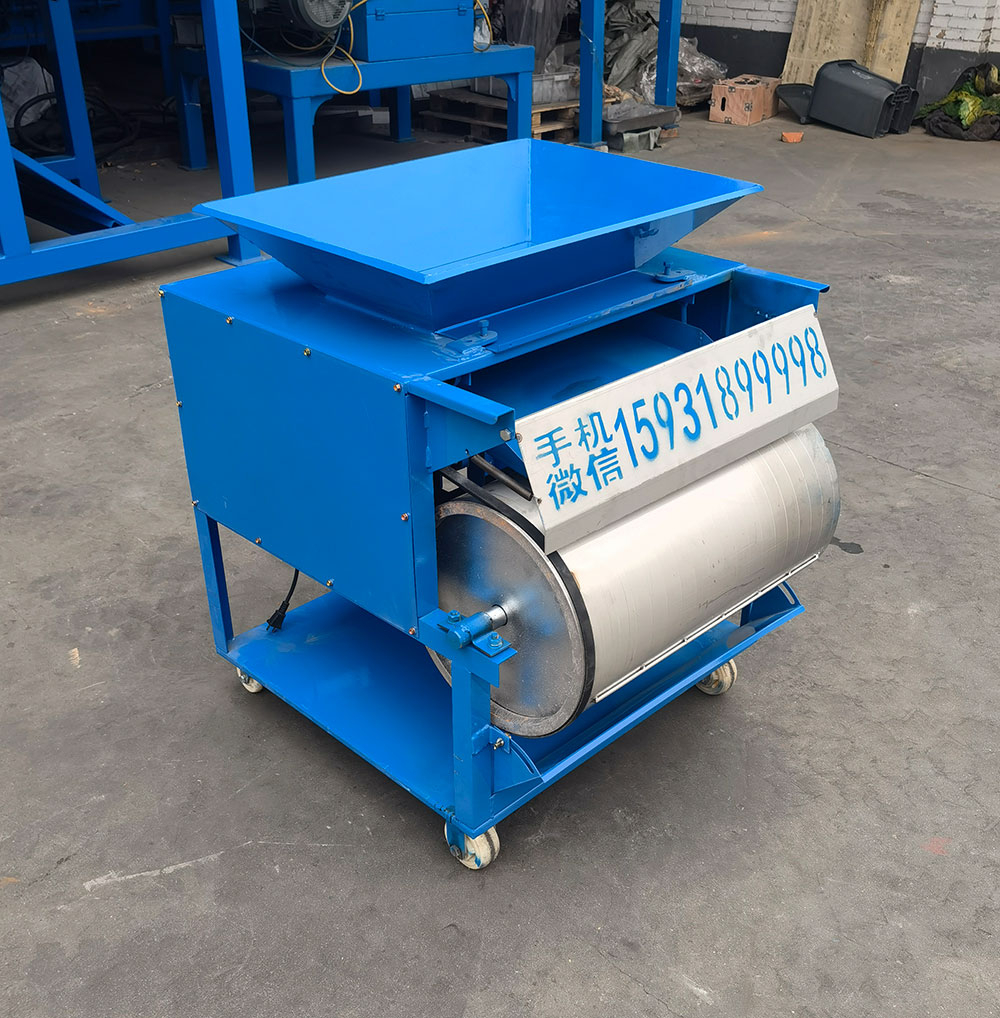 12.9單滾筒封閉式磁選機(jī) C型中磁磁選機(jī)各一臺(tái)