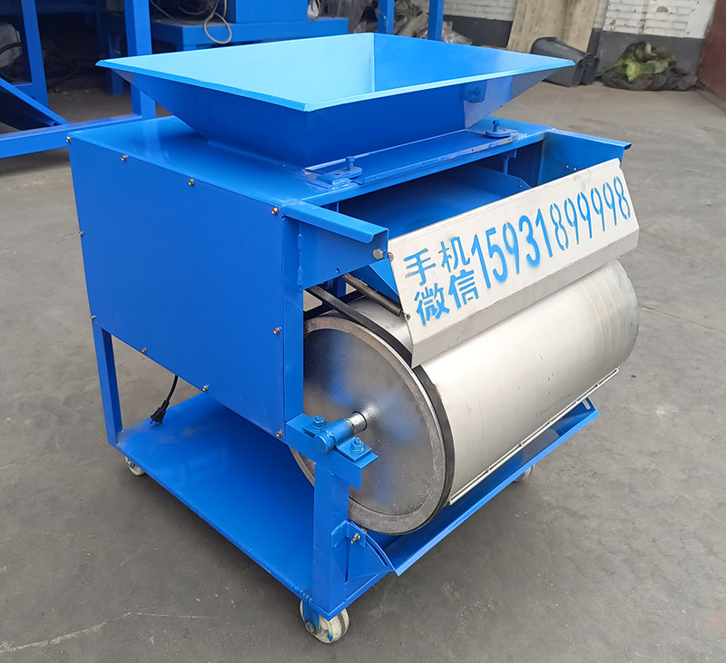 12.13新款單筒中磁吸鐵機(jī)一臺(tái) 雙筒強(qiáng)磁吸鐵機(jī)一臺(tái) 兩出口不銹鋼磁選機(jī)一臺(tái)