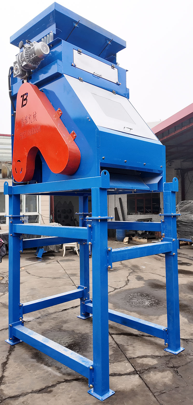 12.19四輥超強(qiáng)臺階磁選機(jī)一臺 電動篩一臺